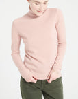 LILLY 3 Cashmere turtleneck sweater in powder pink