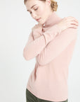 LILLY 3 Cashmere turtleneck sweater in powder pink