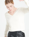 LILLY 6 V-neck sweater in loose-fitting off-white cashmere