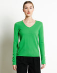 LILLY 2 Apple green cashmere V-neck sweater