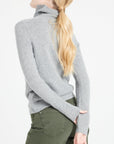 LILLY 19 4-thread cashmere turtleneck sweater light grey