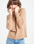 LILLY 22 Cashmere turtleneck sweater with camel raglan sleeves